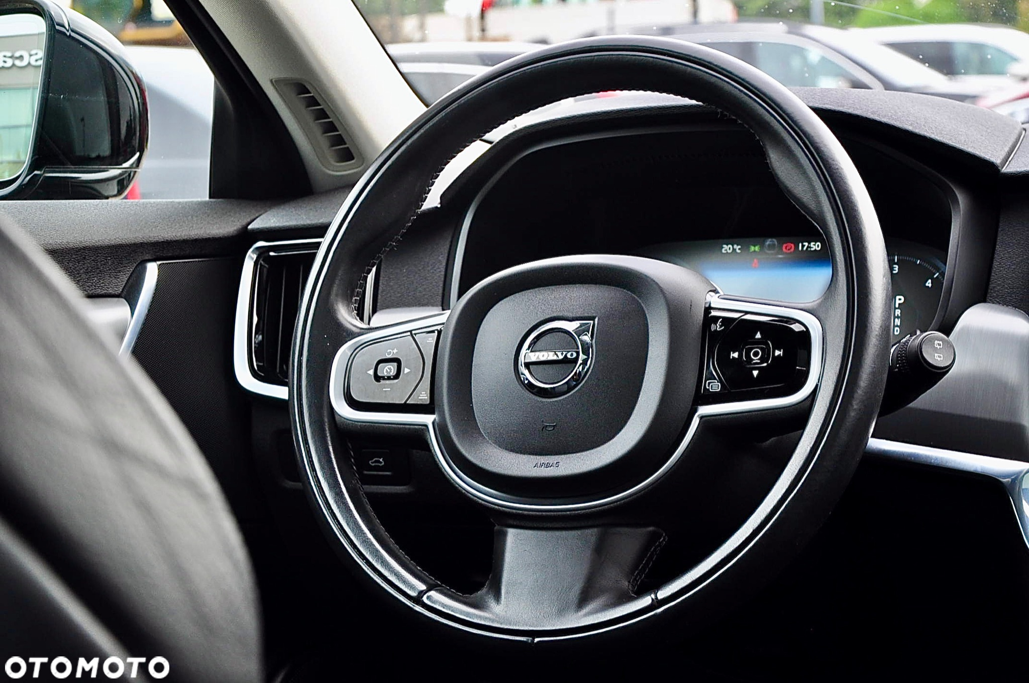 Volvo V90 D4 Geartronic Momentum Pro - 24