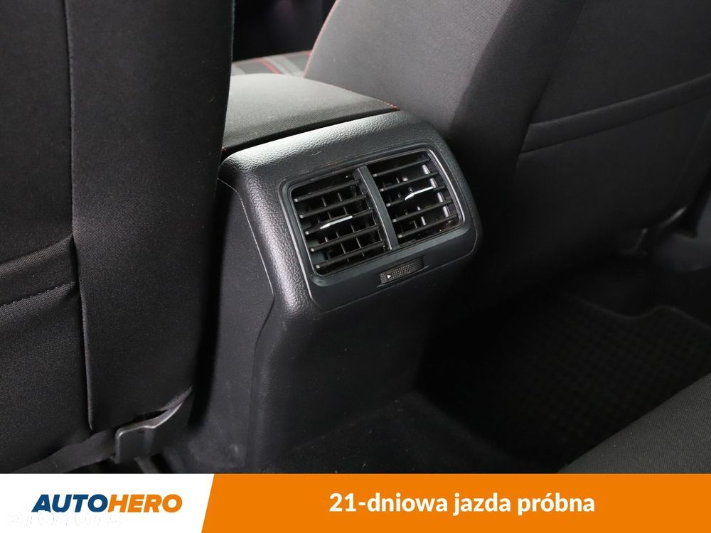 Volkswagen Golf - 35