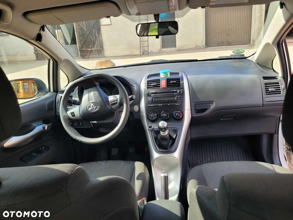 Toyota Auris 1.4 D-4D Active - 9