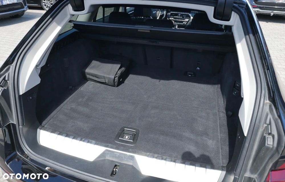 BMW Seria 5 530e sport - 27