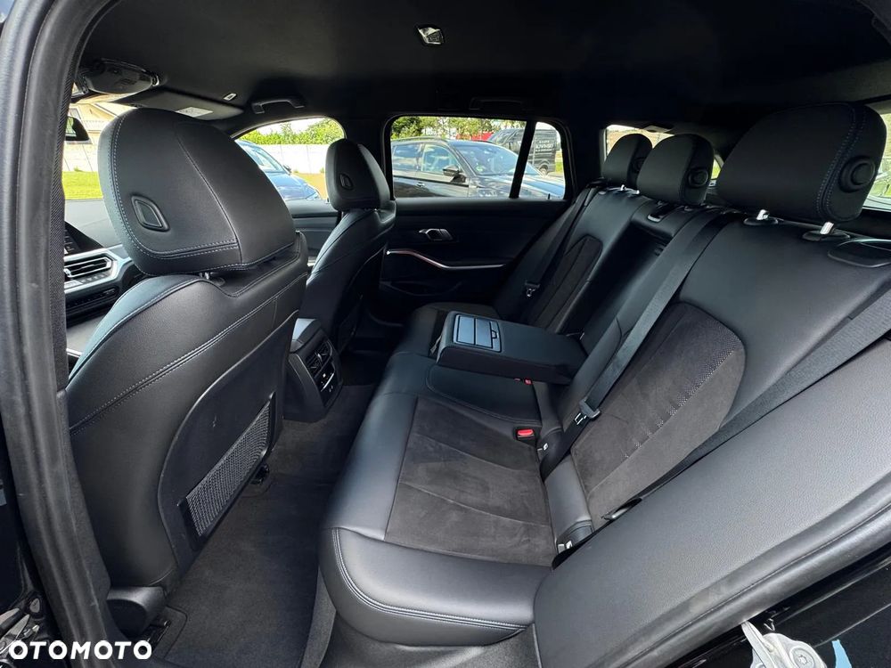 BMW Seria 3 330e xDrive M Sport sport - 26
