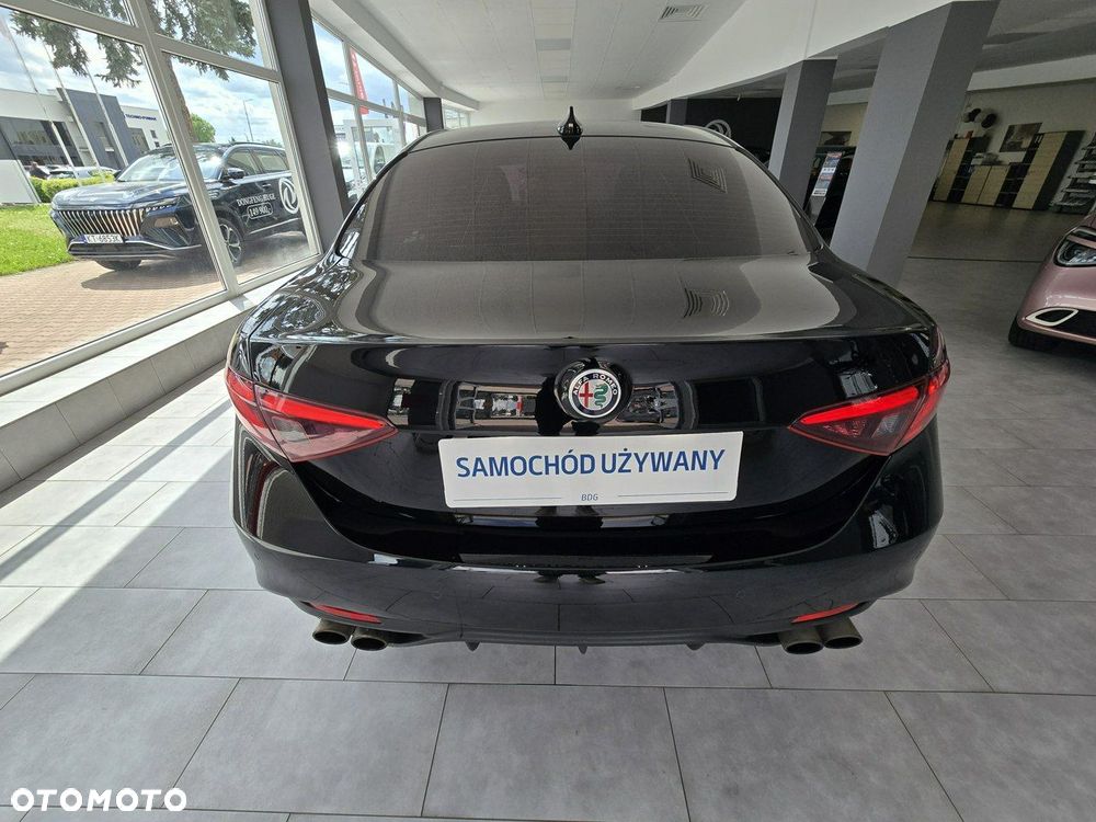 Alfa Romeo Giulia - 9