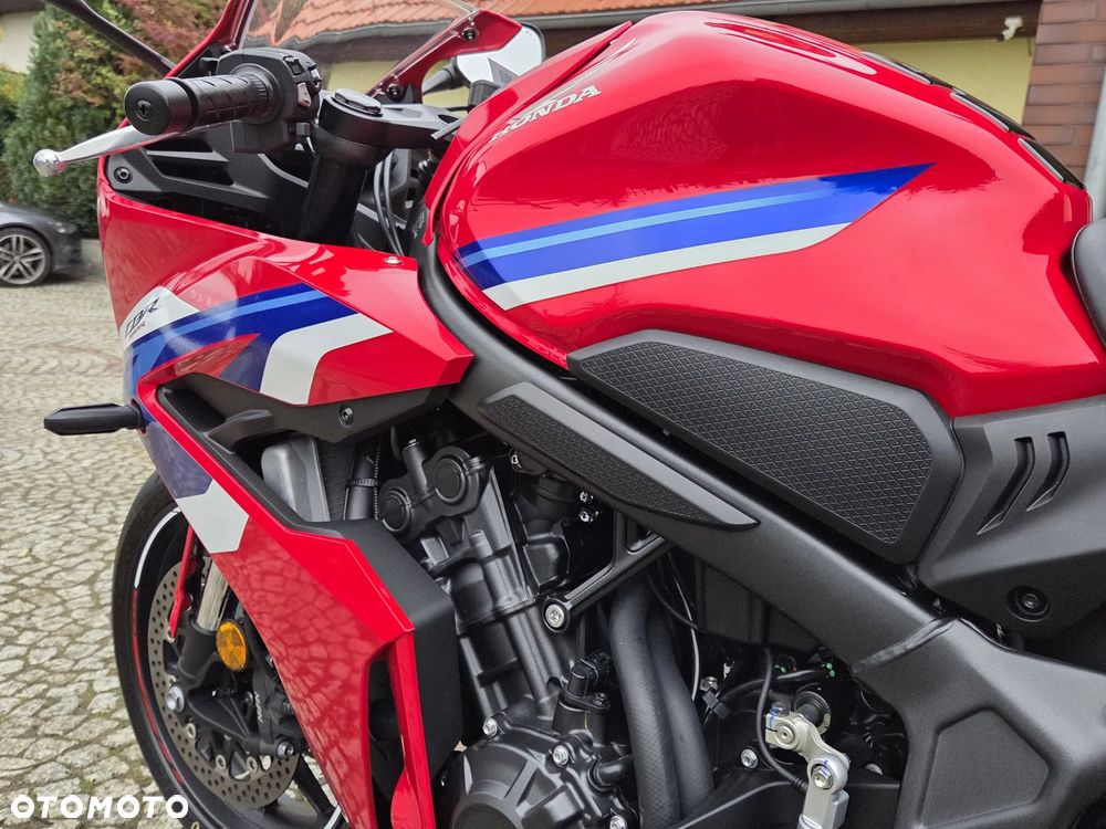 Honda CBR - 32