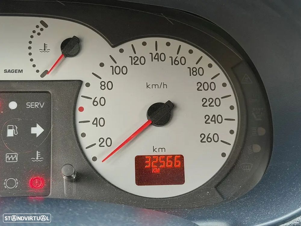 Renault Clio Sport Tourer - 17