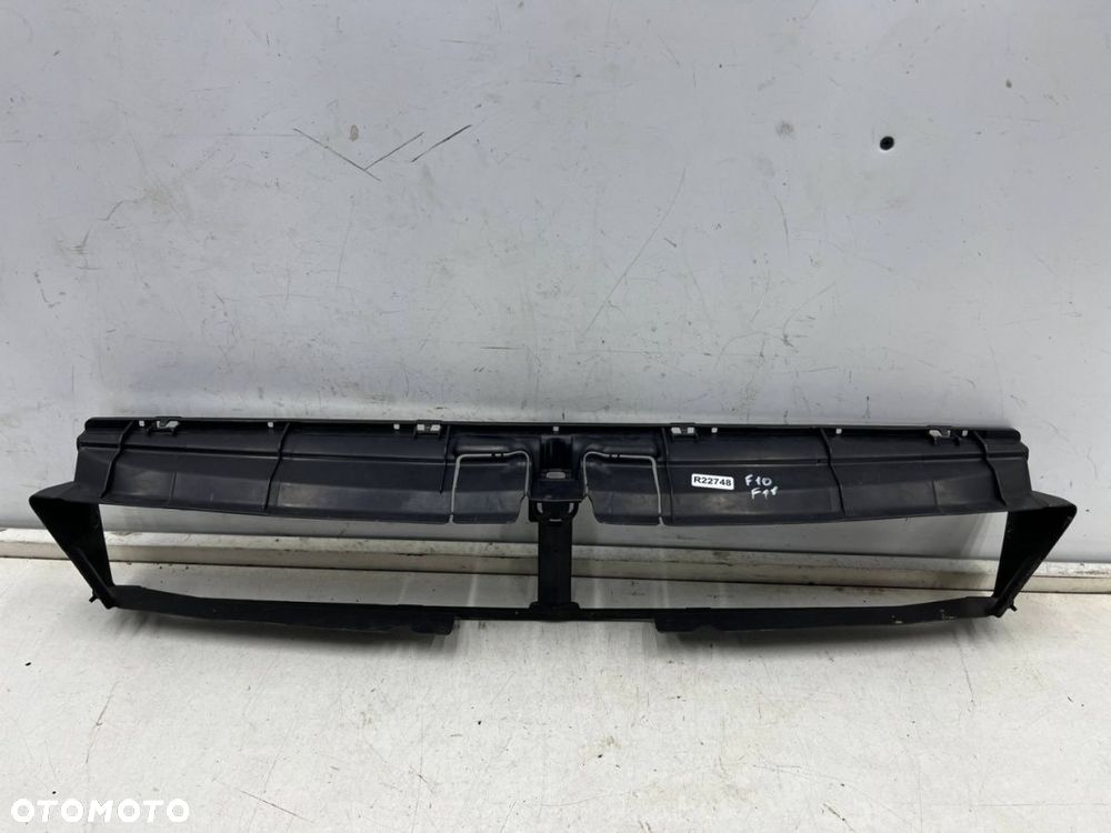 Osłona chłodnicy BMW 5 F10 F11 10-17r. dolna kierownica powietrza nakladka pasa przedniego - 1