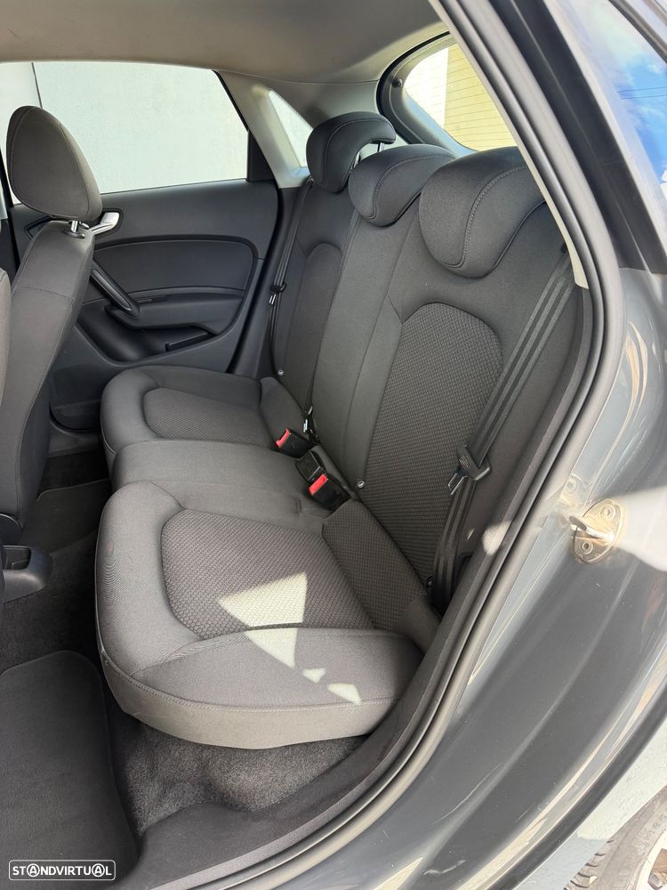 Audi A1 Sportback 1.6 TDI S-line - 26
