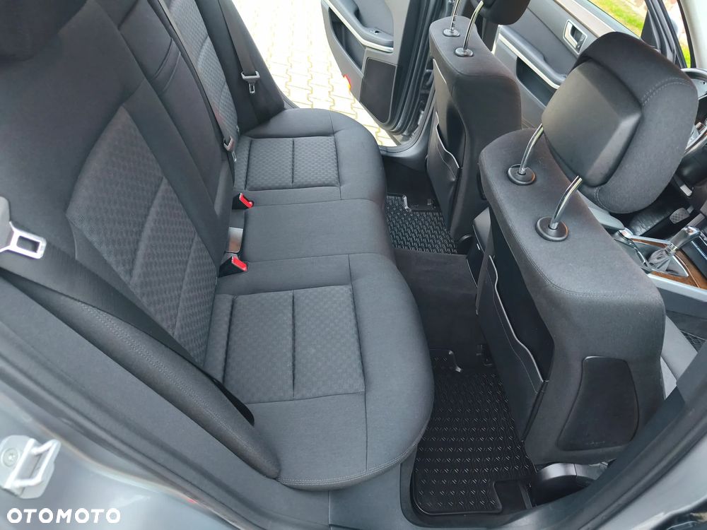 Mercedes-Benz Klasa E 200 CGI BlueEffICIENCY Elegance - 16
