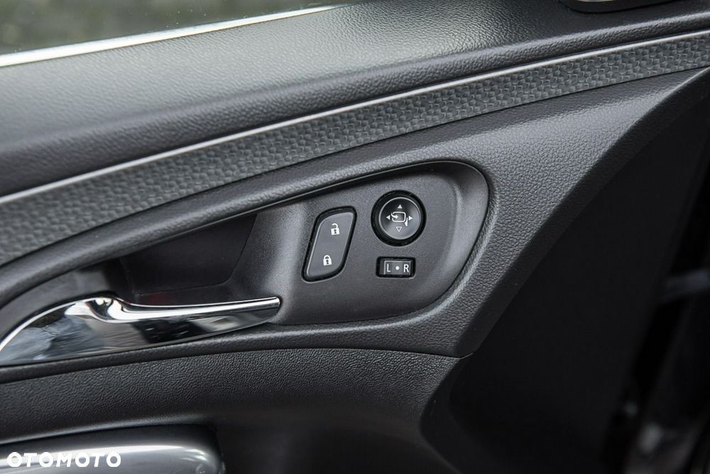 Opel Insignia - 25