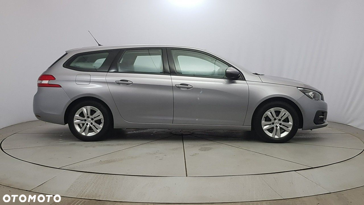 Peugeot 308 - 8