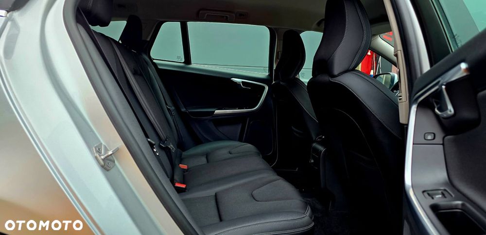 Volvo V60 D4 Momentum - 9