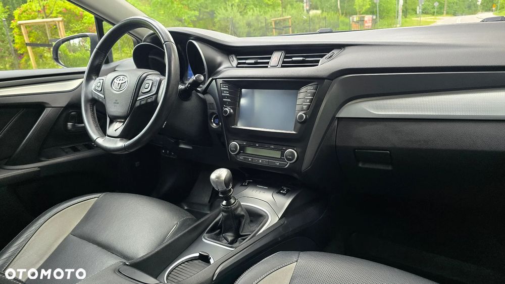 Toyota Avensis 1.8 Premium - 14