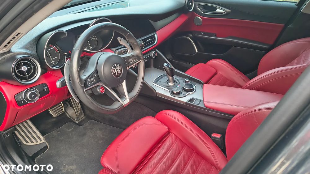 Alfa Romeo Giulia 2.0 Turbo 16V AT8 Veloce Ti - 9