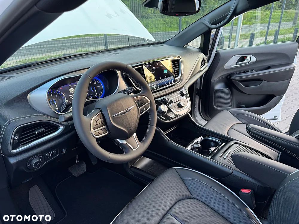 Chrysler Pacifica - 33