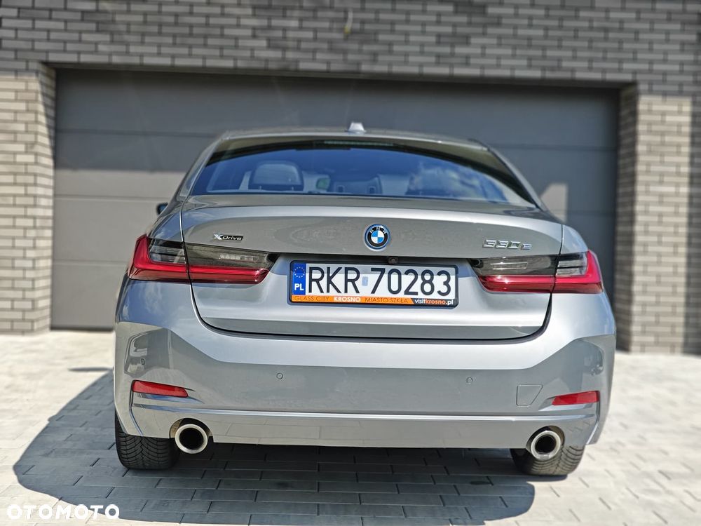 BMW Seria 3 330e M Sport - 10