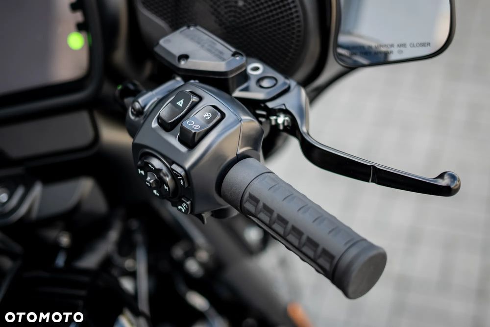 Harley-Davidson Touring Street Glide - 16