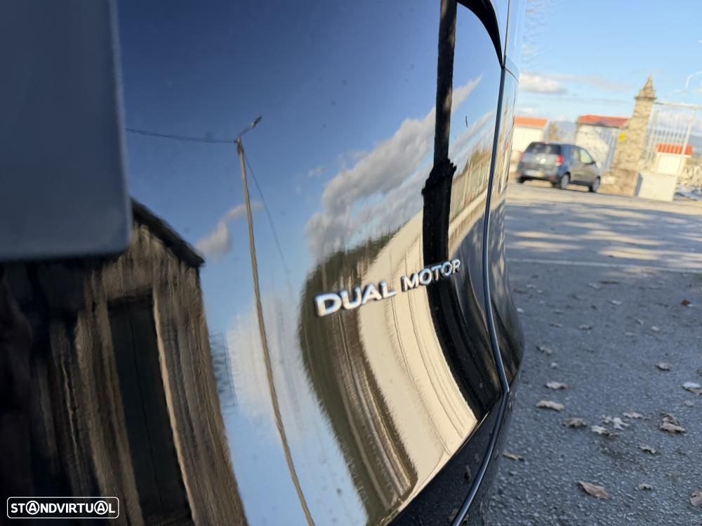 Tesla Model Y Long Range Dual Motor AWD - 16