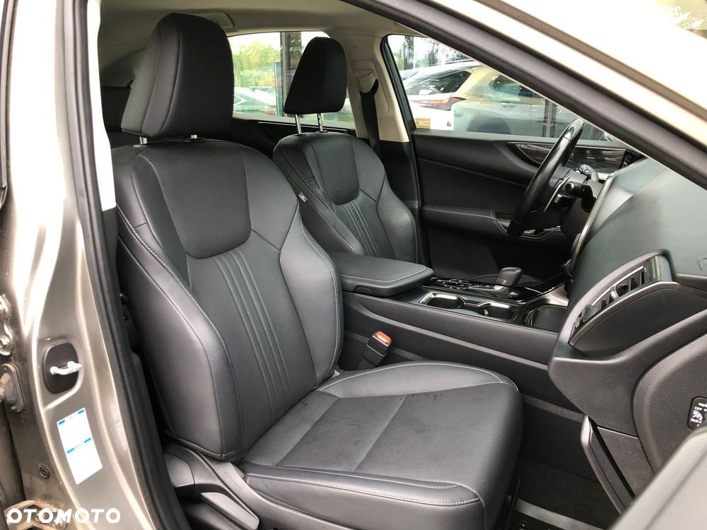 Lexus NX 350h Business AWD - 27