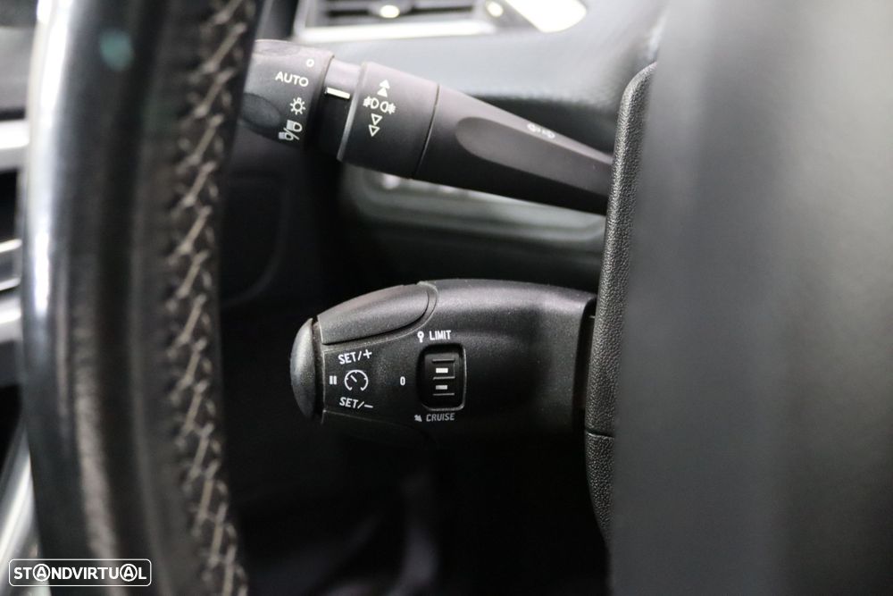 Peugeot 2008 1.2 PureTech Allure - 10