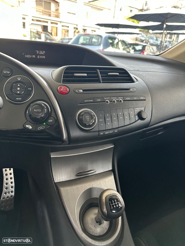 Honda Civic 1.4 Sport - 24