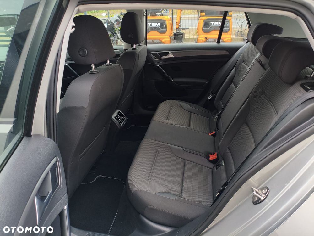 Volkswagen Golf - 22
