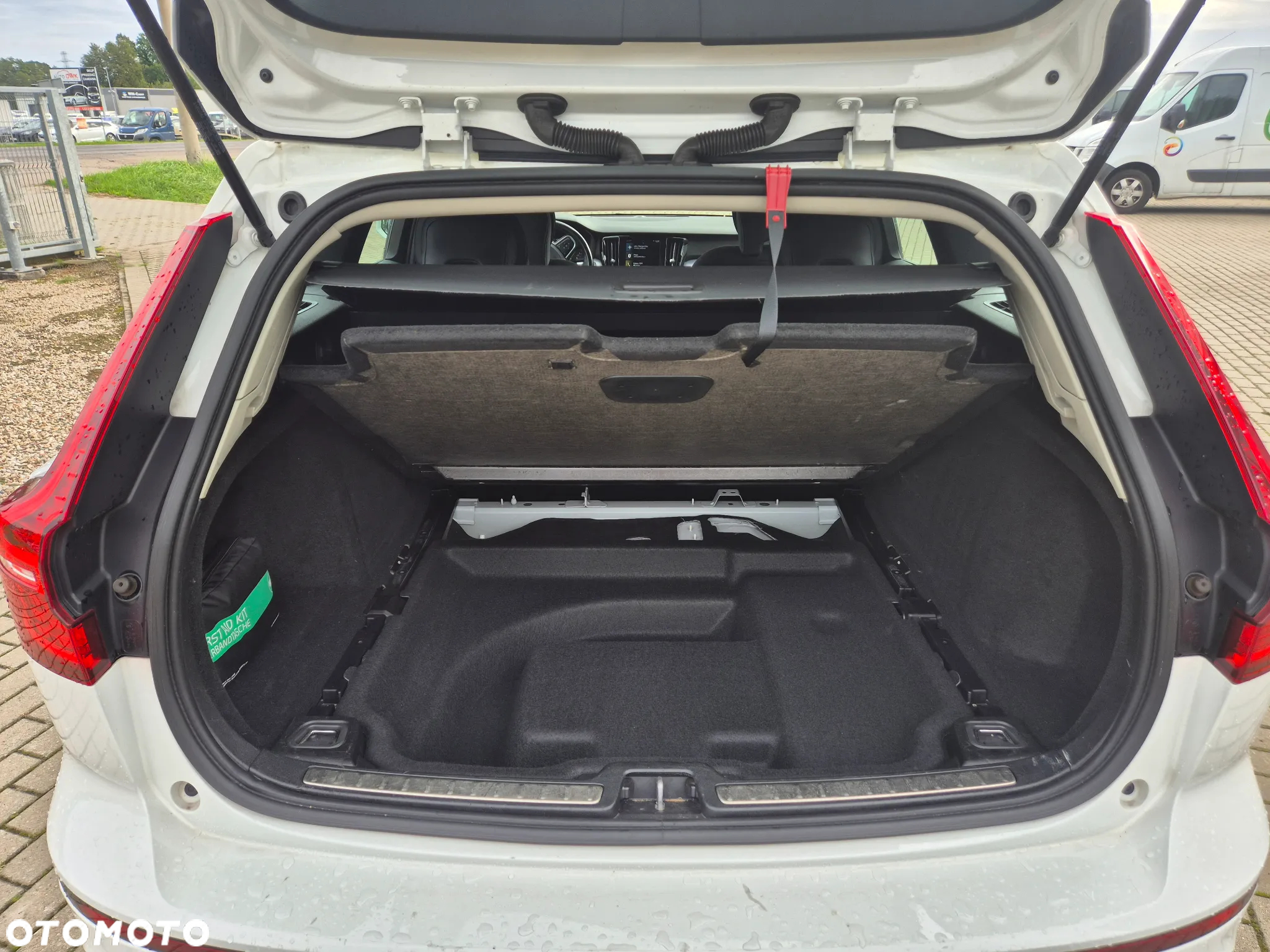 Volvo V60 B3 B DKG Momentum - 18