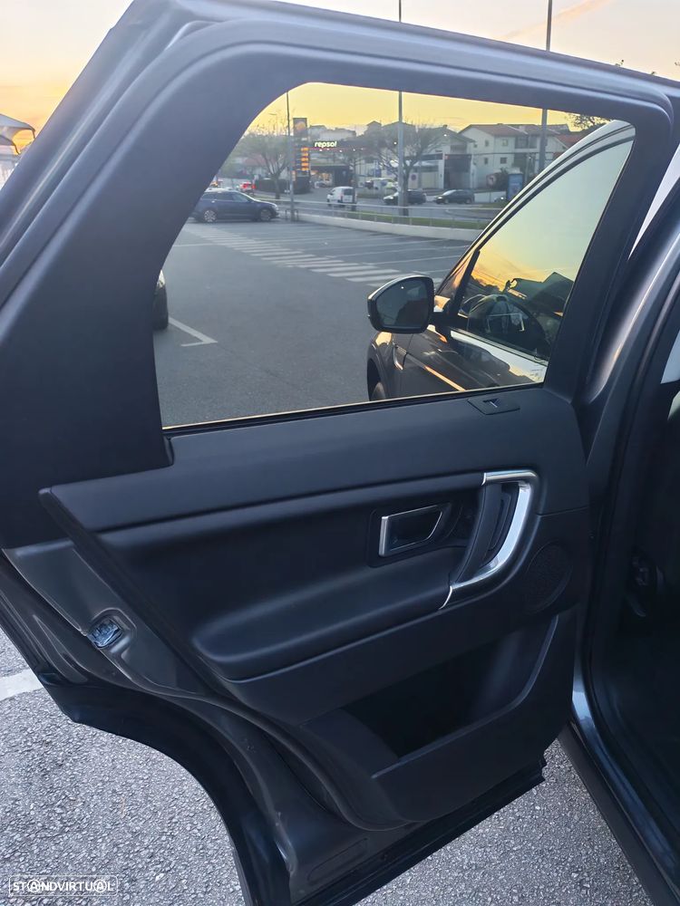 Land Rover Discovery Sport 2.0 eD4 HSE - 11