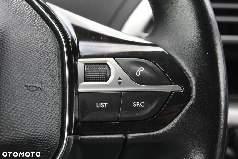 Peugeot 3008 1.5 BlueHDi Allure S&S - 18
