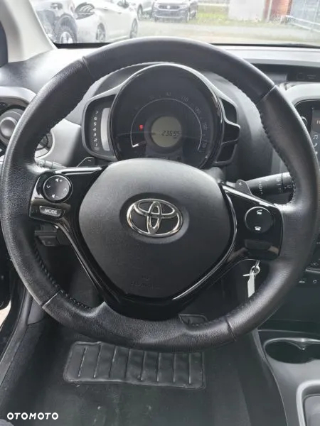 Toyota Aygo x.shift x-play connect - 24