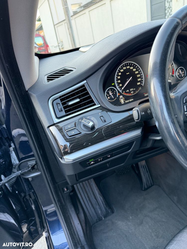 BMW Seria 5 530d xDrive - 12