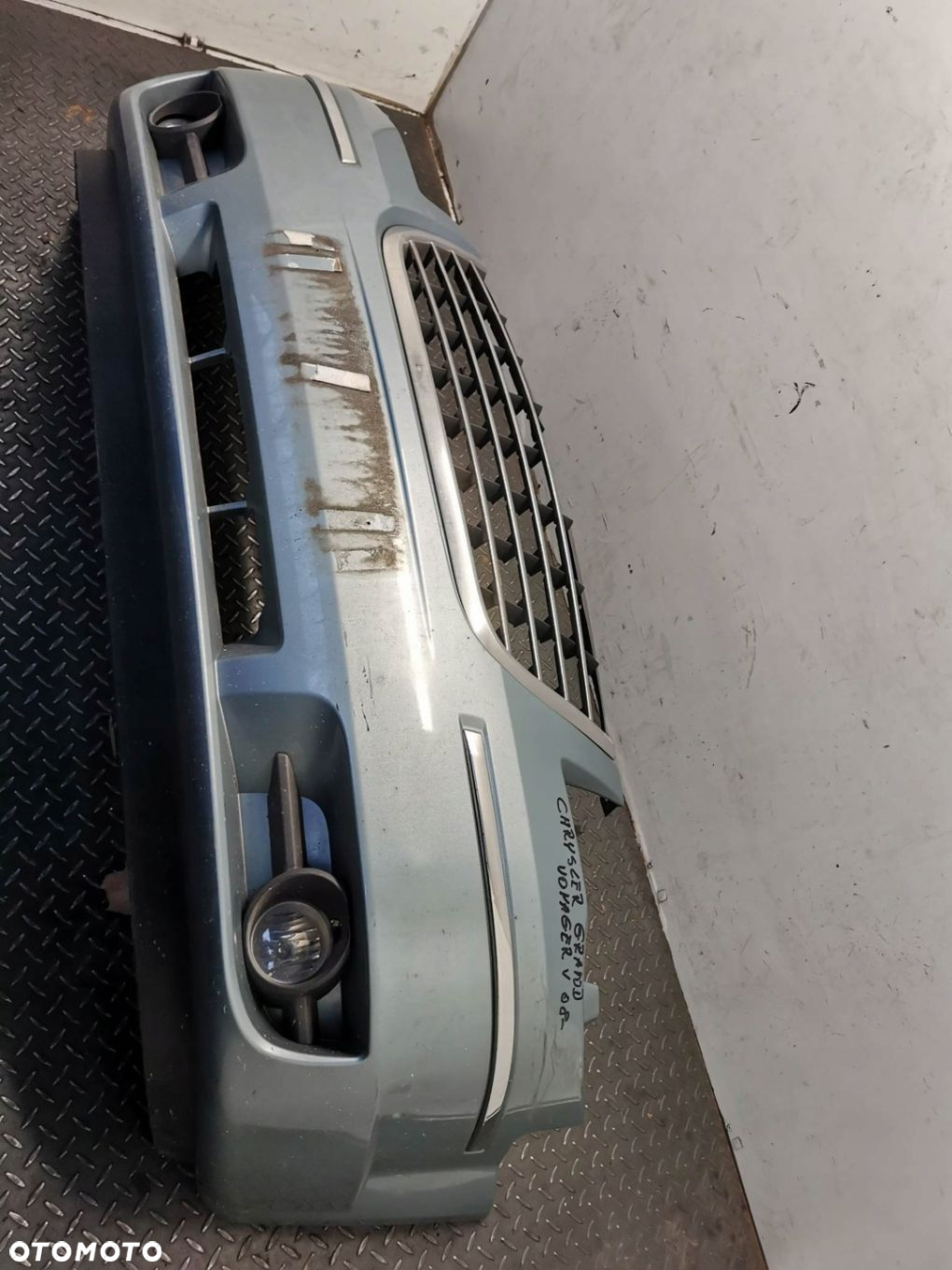 ZDERZAK PRZÓD CHRYSLER GRAND VOYAGER V 08- - 8