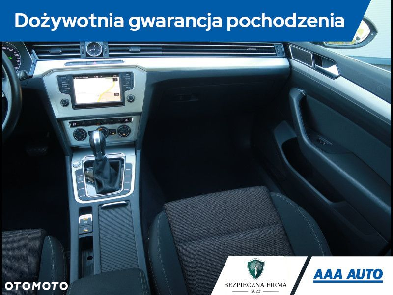 Volkswagen Passat - 9