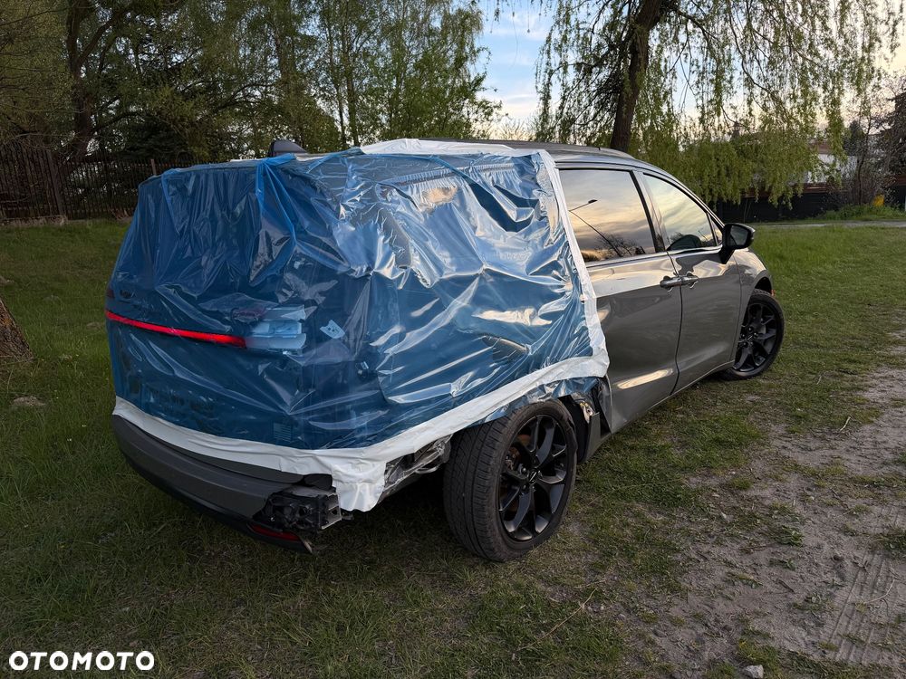Chrysler Pacifica - 11