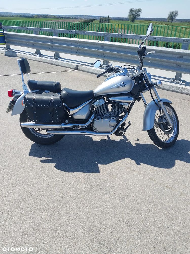 Suzuki Intruder - 1
