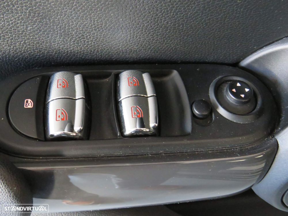MINI 5 Portas Cooper D - 12