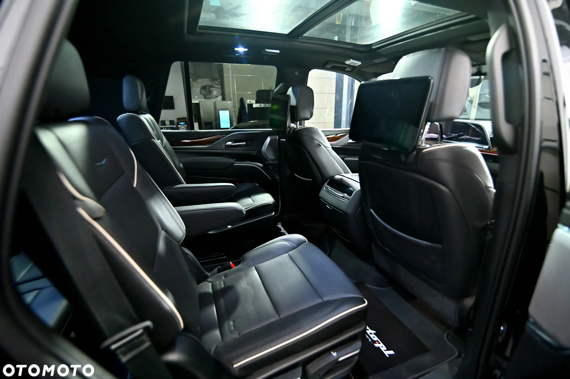 Cadillac Escalade - 23