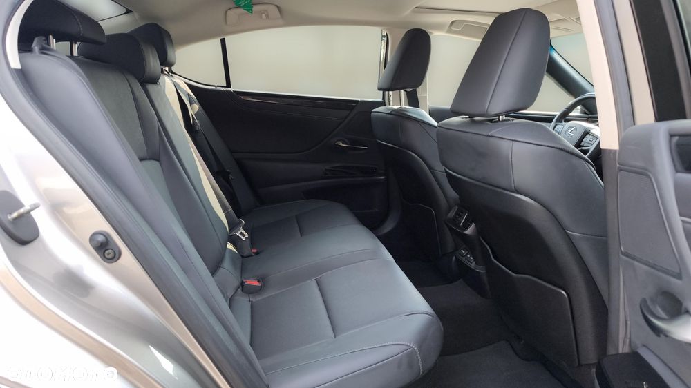 Lexus ES 300h Business Edition - 10