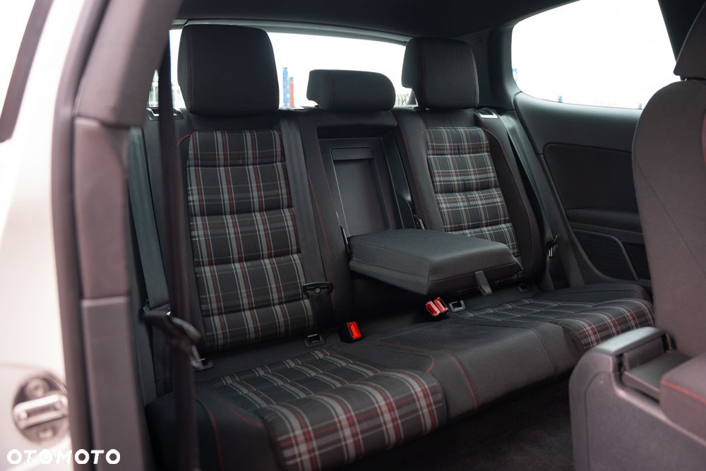 Volkswagen Golf 2.0 GTI DSG - 35