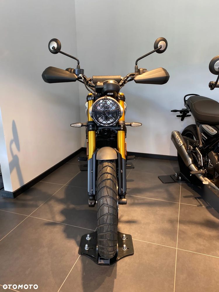 Triumph Scrambler - 16