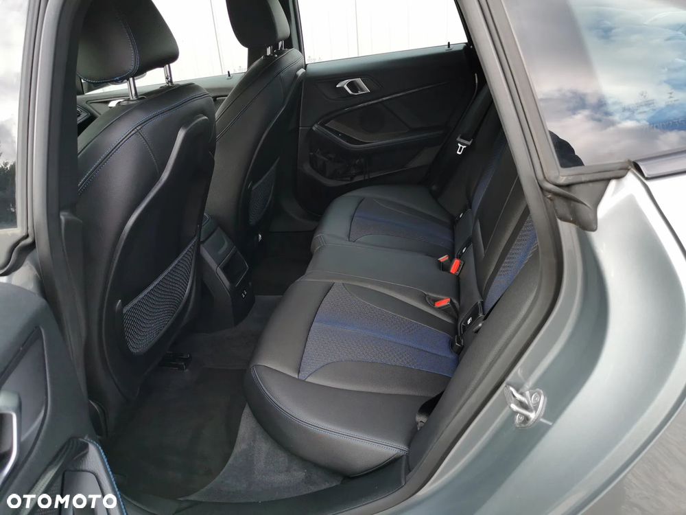 BMW Seria 2 220d M Sport - 16