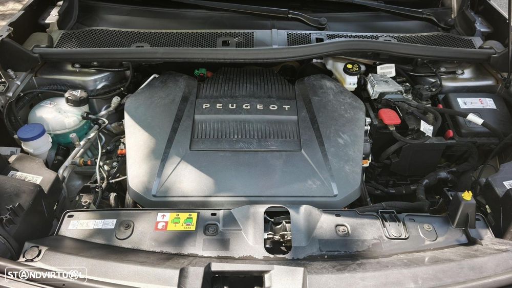 Peugeot e-2008 50 kWh GT - 56