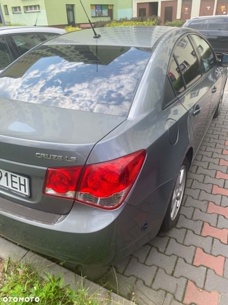 Chevrolet Cruze 1.6 LS - 3