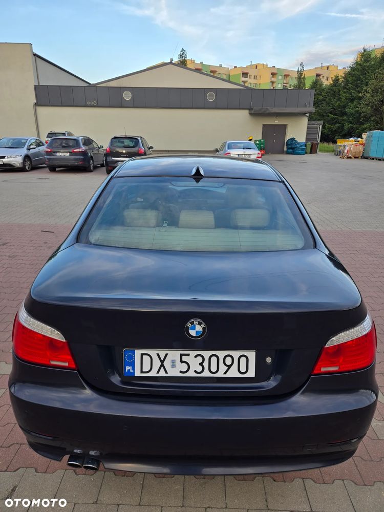 BMW Seria 5 525d - 32