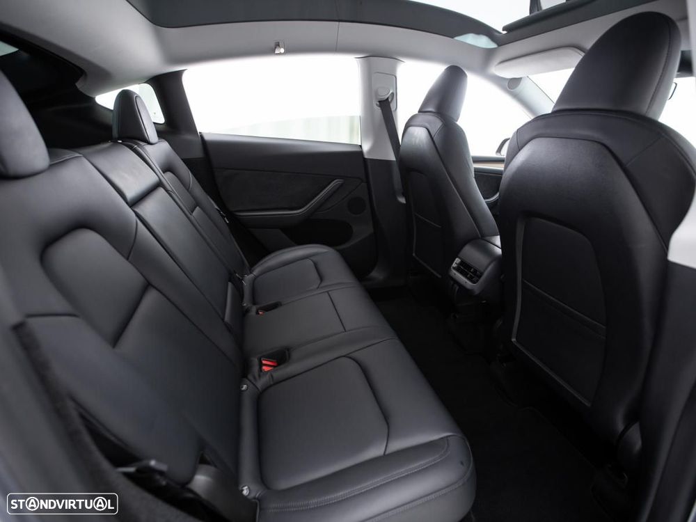 Tesla Model Y Long Range Dual Motor AWD - 13