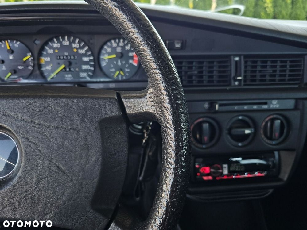 Mercedes-Benz W201 (190) - 18