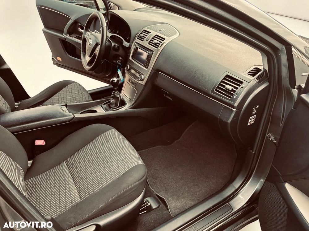 Toyota Avensis 1.6 Executiv - 11