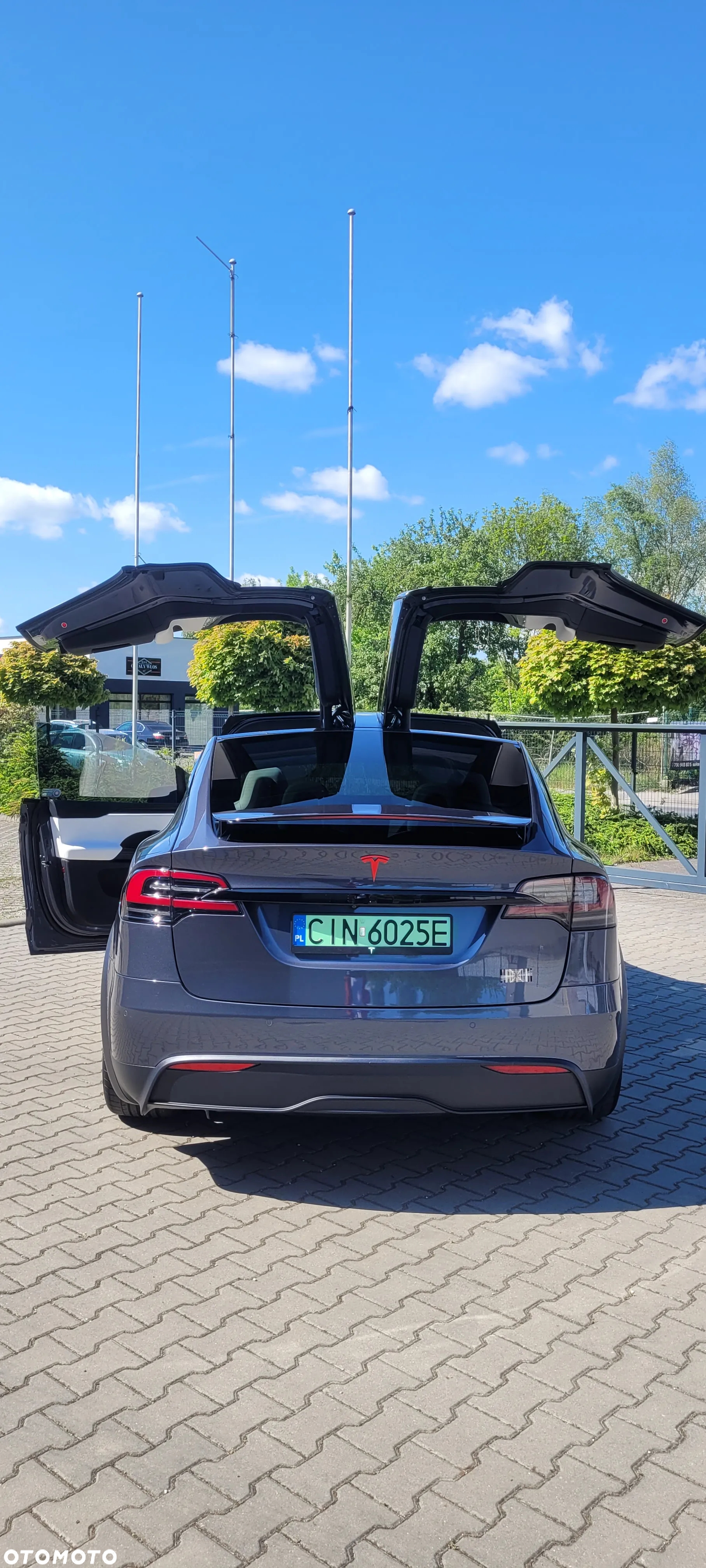 Tesla Model X Plaid - 8