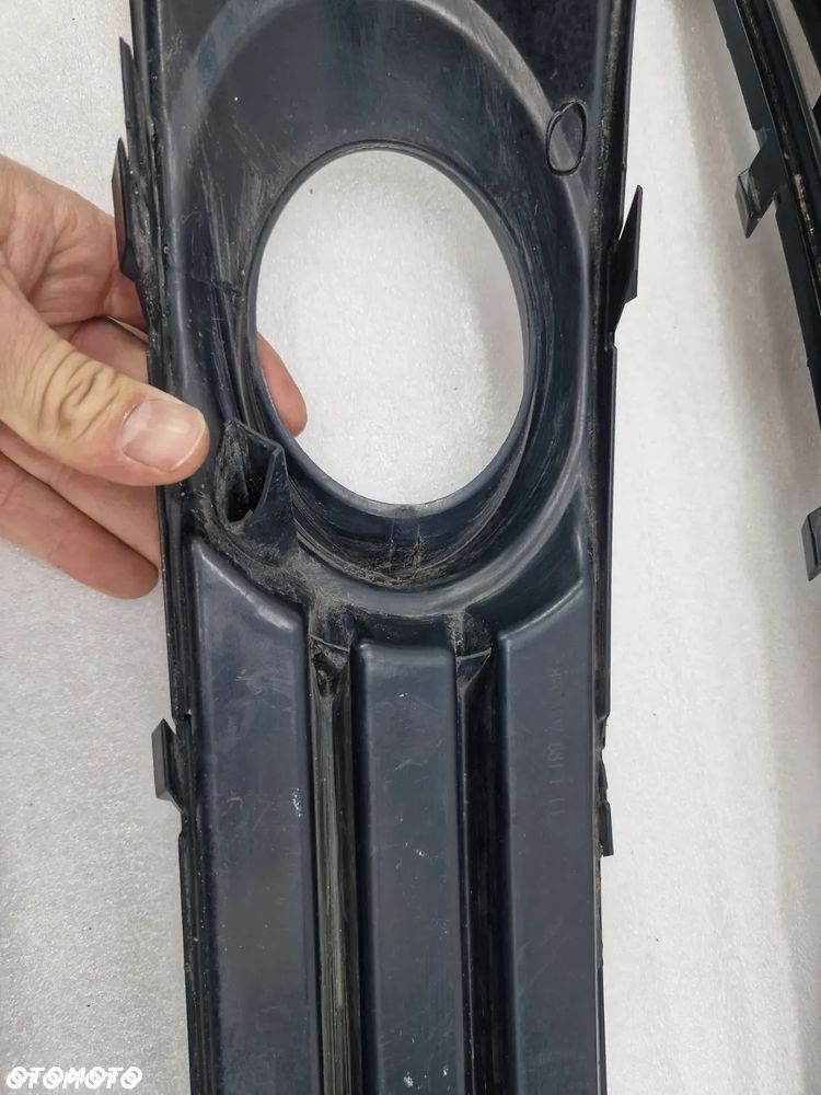 AUDI A3 8P0 LIFT 08- LEWA KRATKA BOCZNA ZDERZAKA PRZEDNIEGO PRZÓD , NR 8P0807681H , NR AUKCJI E/18 - 20