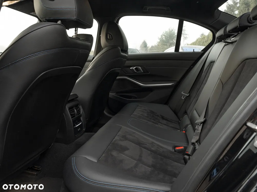 BMW Seria 3 318i M Sport - 13