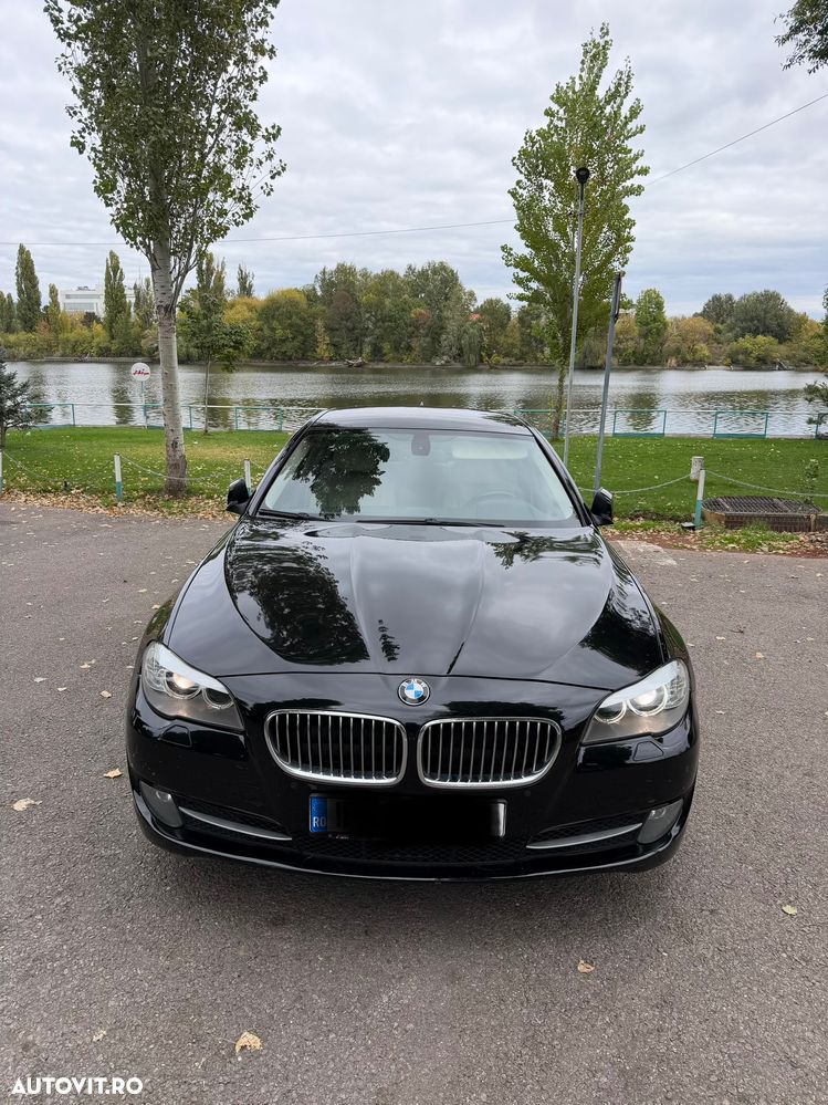 BMW Seria 5 525d xDrive - 13