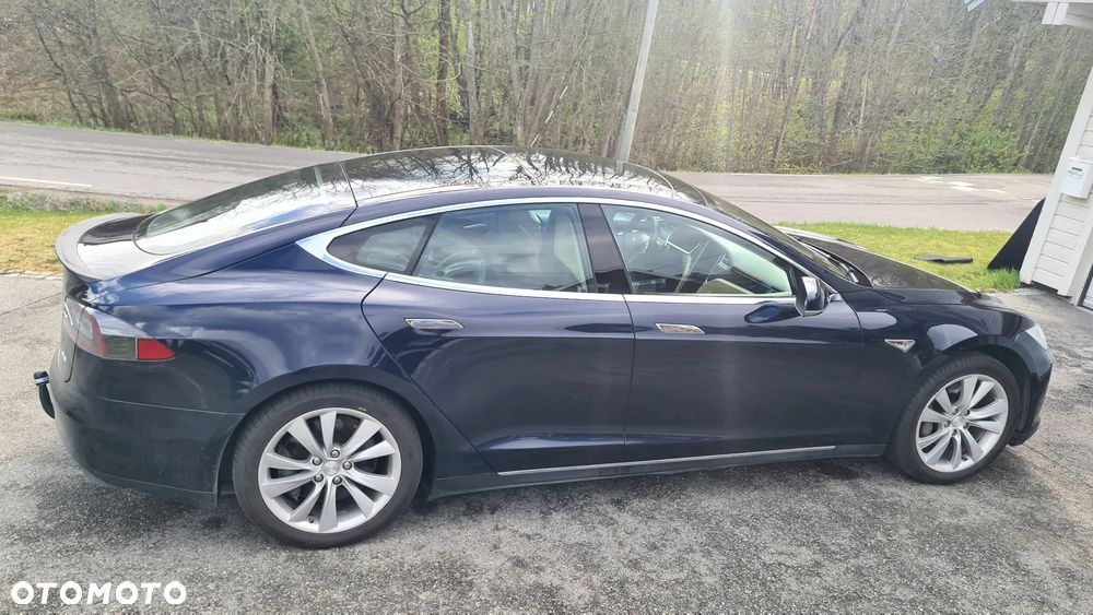 Tesla Model S - 13